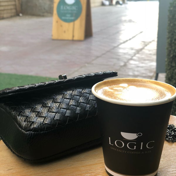 Photo prise au Logic cafe لوجك كافية par Falfola F. le9/17/2019