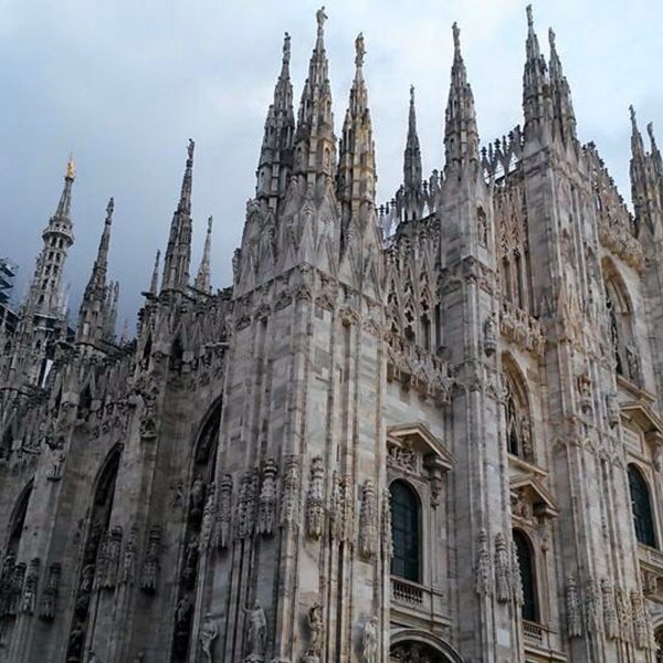 Foto tirada no(a) Catedral de Milão por January Sunshine N. em 5/23/2015