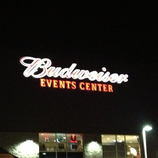 Снимок сделан в Budweiser Events Center пользователем J&#39;Von J. 12/1/2012