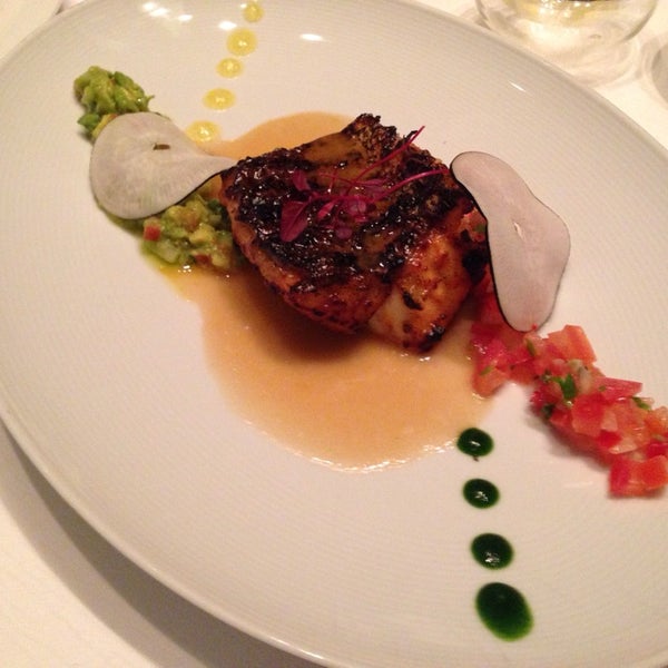 Das Foto wurde bei Sayad Seafood Restaurant von David C. am 7/31/2014 aufgenommen