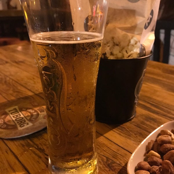 Foto diambil di Medellin Lounge Bar oleh Seden K. pada 7/1/2019