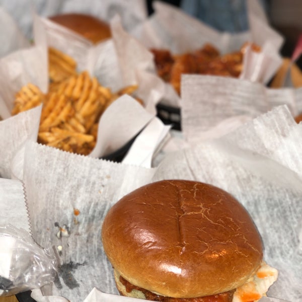 Wings Over Happy Valley Local de alitas