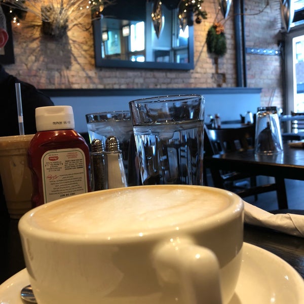 12/20/2017 tarihinde Hugo P.ziyaretçi tarafından Cafe Con Leche'de çekilen fotoğraf
