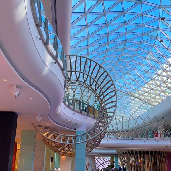 รูปภาพถ่ายที่ Muscat Grand Mall โดย Hassan H. เมื่อ 2/4/2023