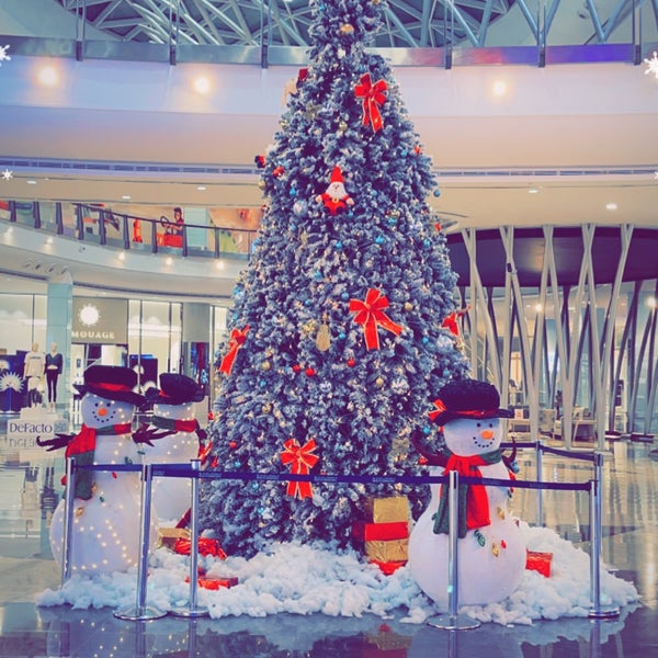 รูปภาพถ่ายที่ Muscat Grand Mall โดย Hassan H. เมื่อ 12/27/2021