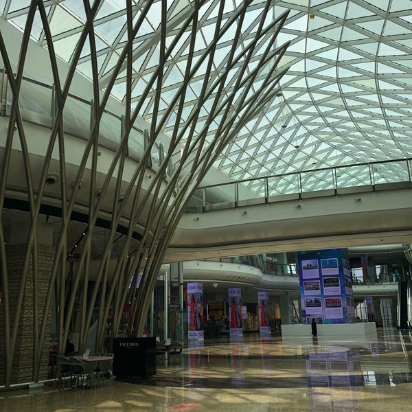 รูปภาพถ่ายที่ Muscat Grand Mall โดย Hassan H. เมื่อ 4/11/2019