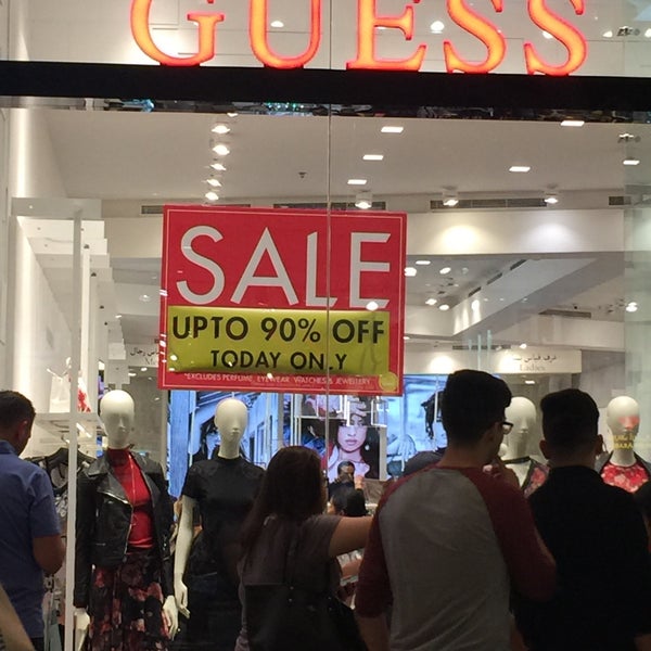 menu begrænse Våd Photos at GUESS - Clothing Store in Dubai
