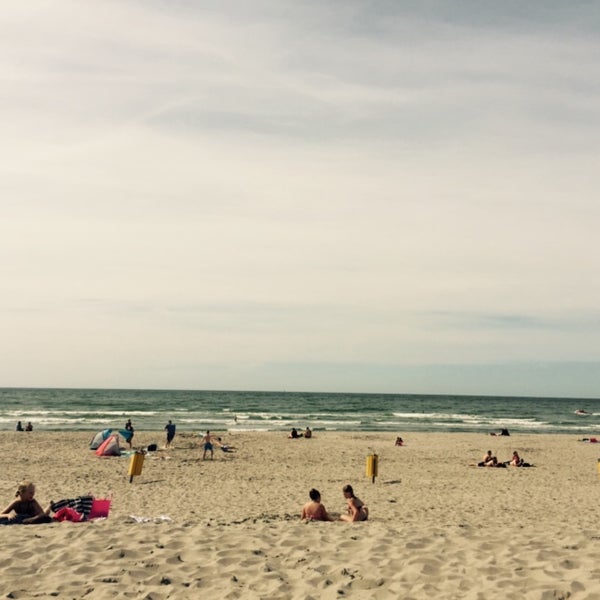 Foto tirada no(a) Elements Beach por Cees v. em 7/18/2015