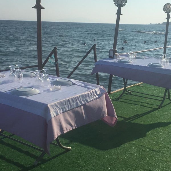 Foto tirada no(a) SET Beach &amp; Restaurant por Gülcan Ö. em 6/7/2019