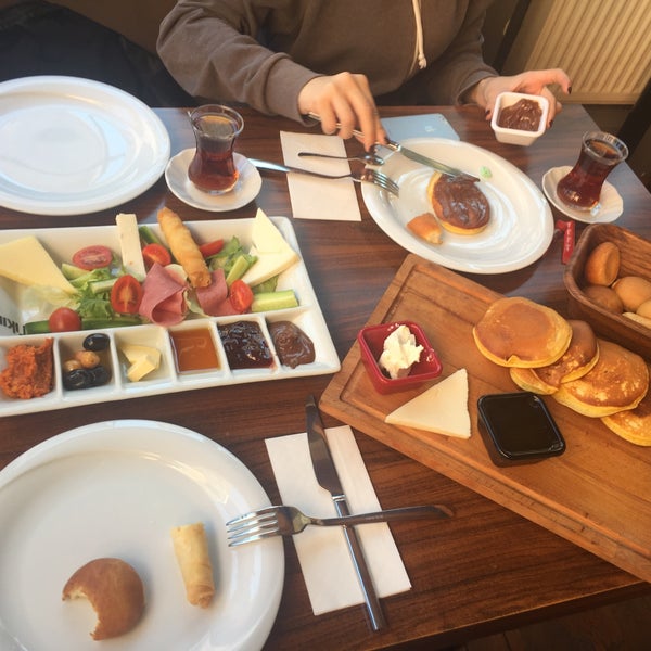 4/2/2017にErtan ⚡.がTıkırtı Cafe Restaurantで撮った写真