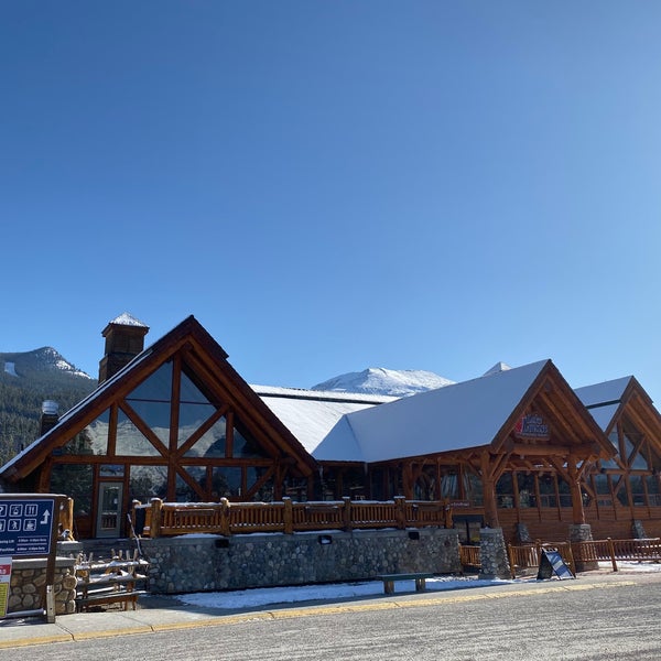 Photo taken at Lake Louise Ski Area &amp; Mountain Resort by Brenda T. on 10/10/2019