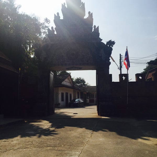 Photo taken at วัดประตูป่อง จังหวัดลำปาง by Sod L. on 12/30/2014