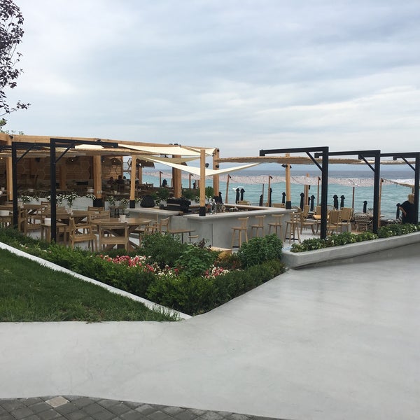Photo taken at Villas • Seaside Lounge &amp; Restaurant by Thomas D. on 9/8/2016