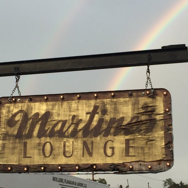 รูปภาพถ่ายที่ Martines Lounge โดย David Catfish N. เมื่อ 1/20/2018