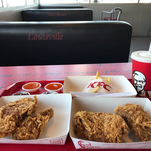 Кфс на васильевском острове. Kfc 24 часа. Табличка кфс. Кфс 24 часа. Kfc 24 часа.