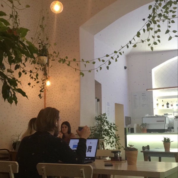 9/21/2020 tarihinde Eliška K.ziyaretçi tarafından Parlor Café'de çekilen fotoğraf
