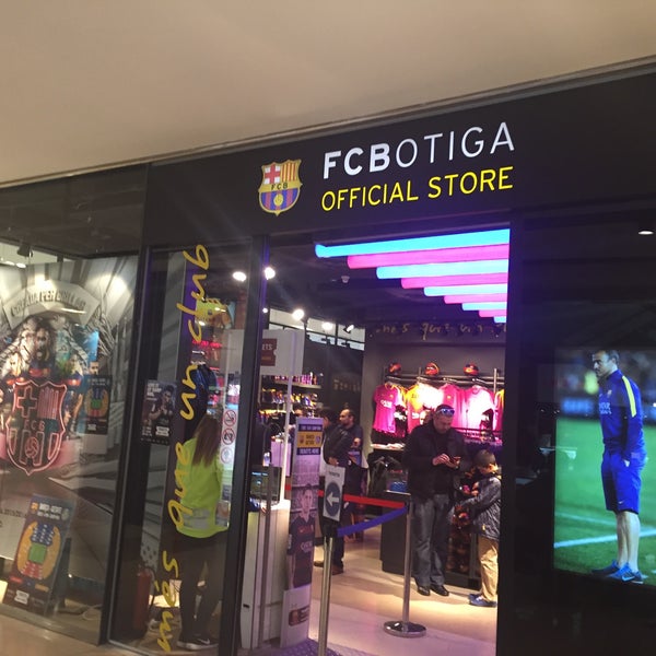 Laster Vergelijkbaar Vertellen Photos at F.C. Barcelona Store - El Barri Gòtic - 161 visitors