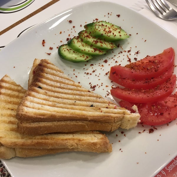 Das Foto wurde bei Emre Pasta &amp; Cafe von Yeşim Öner G. am 10/5/2018 aufgenommen