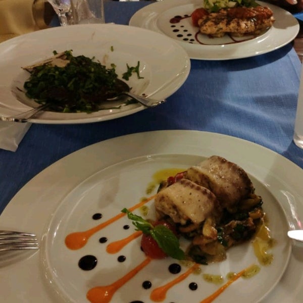Foto scattata a Elani Beach Restaurant da Öznur Y. il 7/12/2020