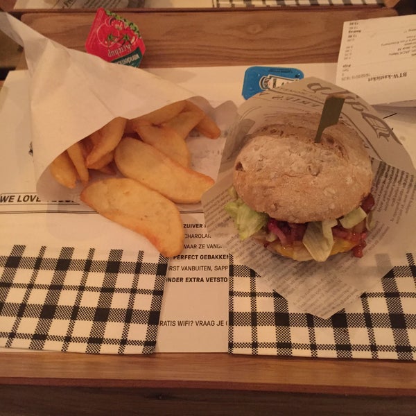 Foto tirada no(a) Jack Premium Burgers por Michaël D. em 2/16/2015