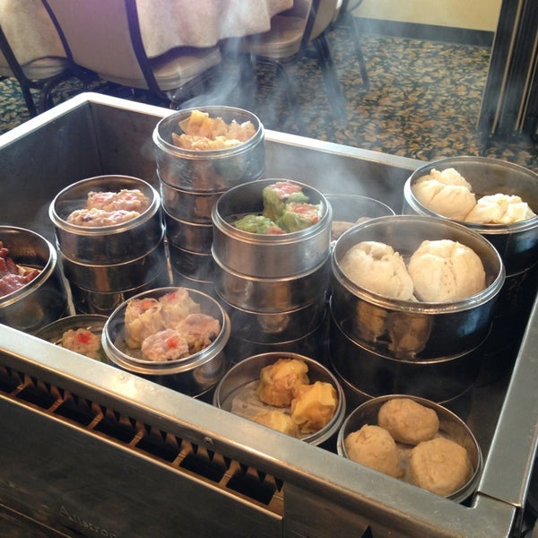 Das Foto wurde bei Canton House Chinese Restaurant von AJ am 6/2/2013 aufgenommen