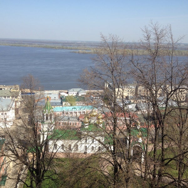 5/10/2013 tarihinde Даниил П.ziyaretçi tarafından Nizhny Novgorod Kremlin'de çekilen fotoğraf