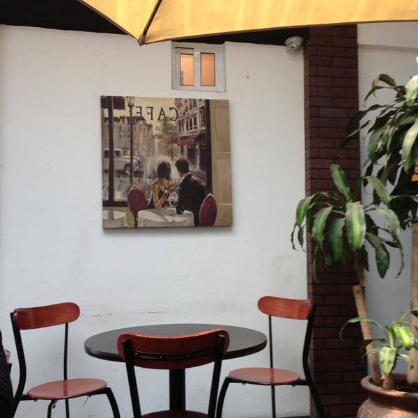 5/3/2013にMercedes G.がCoco Caféで撮った写真