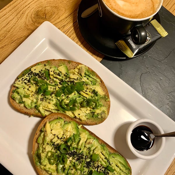 The almond milk cappuccino is delicious. Many vegan food options including tasty avocado tartines 🥑