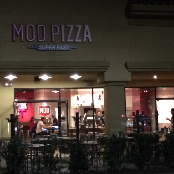 Photo taken at Mod Pizza by Foodie in Disguise (. on 1/18/2014