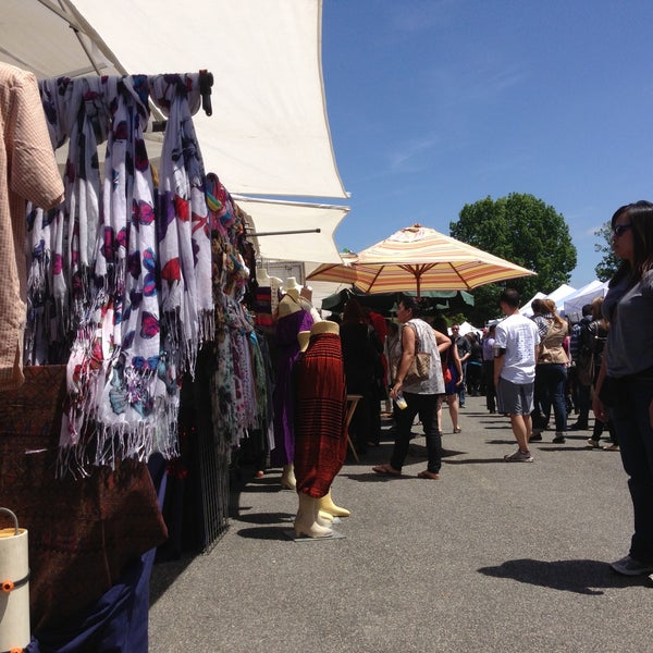 Foto scattata a The Flea Market at Eastern Market da Michael B. il 5/5/2013