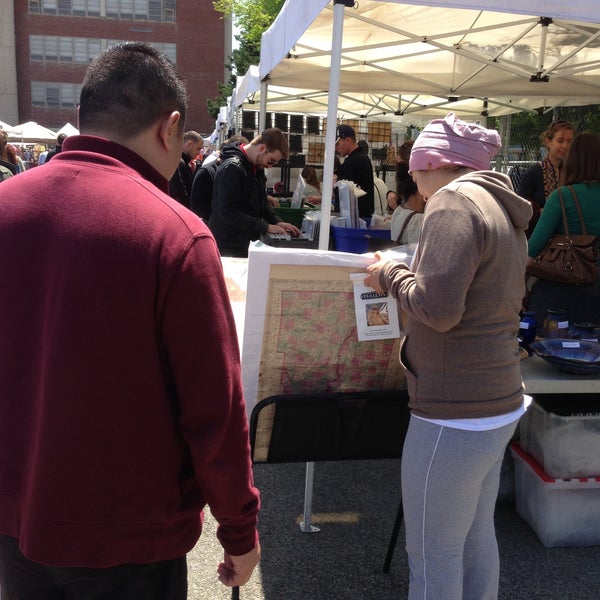5/5/2013 tarihinde Michael B.ziyaretçi tarafından The Flea Market at Eastern Market'de çekilen fotoğraf