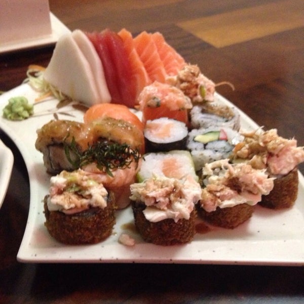 Снимок сделан в Mitsuaki - Restaurante Japonês пользователем Fau B. 8/19/2014
