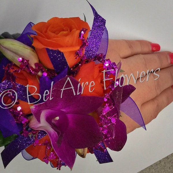 4/25/2015にBel Aire Flowers W.がBel Aire Flower Shopで撮った写真