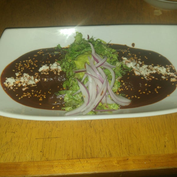 Foto diambil di Pachuco Restaurante oleh Haydee B. pada 2/20/2018