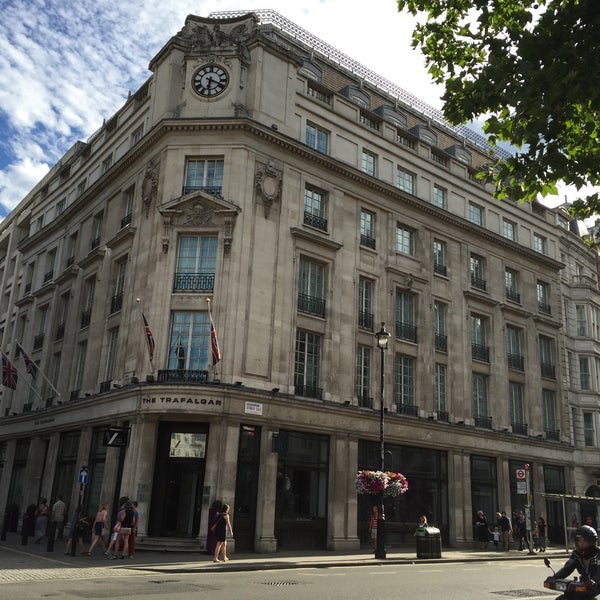 7/11/2015에 Lonnell W.님이 The Trafalgar St. James London, Curio Collection by Hilton에서 찍은 사진
