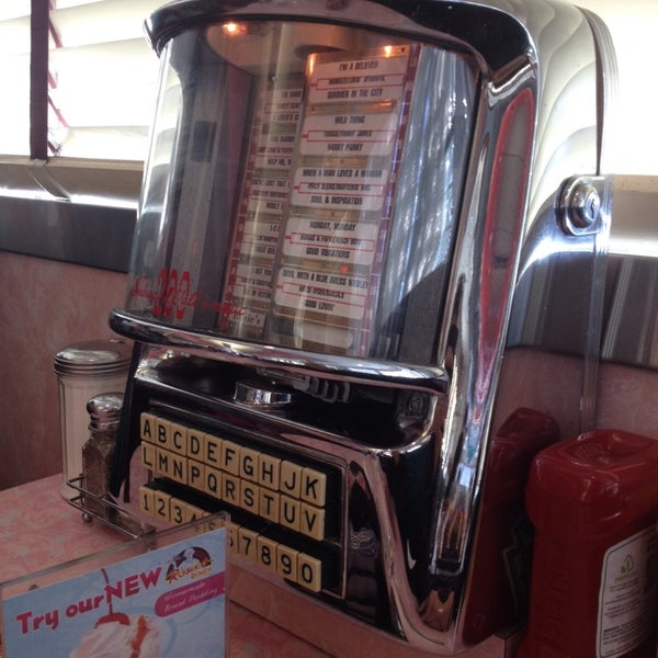 Снимок сделан в Rosie&#39;s Diner пользователем Jon S. 1/2/2014