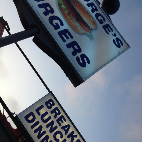 8/16/2013 tarihinde Jon S.ziyaretçi tarafından George&#39;s Burgers'de çekilen fotoğraf