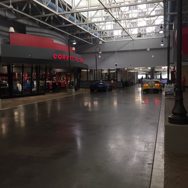 รูปภาพถ่ายที่ National Corvette Museum โดย Carl U. เมื่อ 8/20/2019