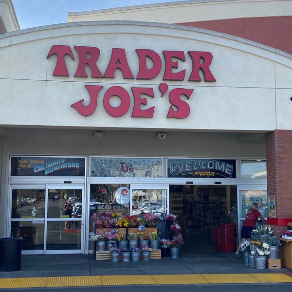 Trader Joe's Grocery Store in Petaluma