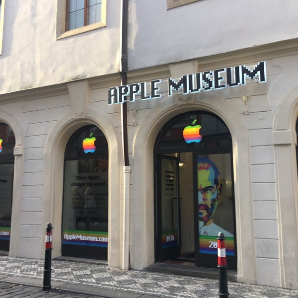 Foto tirada no(a) Apple Museum por Melike B. em 11/21/2016