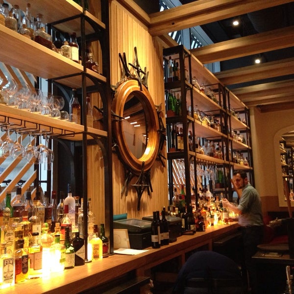 4/30/2014 tarihinde Margaritaziyaretçi tarafından General Assembly Restaurant &amp; Bar'de çekilen fotoğraf