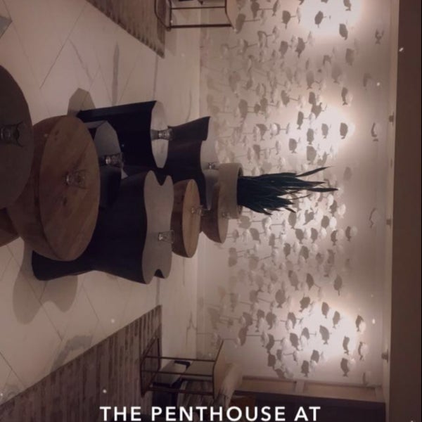 รูปภาพถ่ายที่ The Penthouse โดย 🌺  ش เมื่อ 7/22/2020