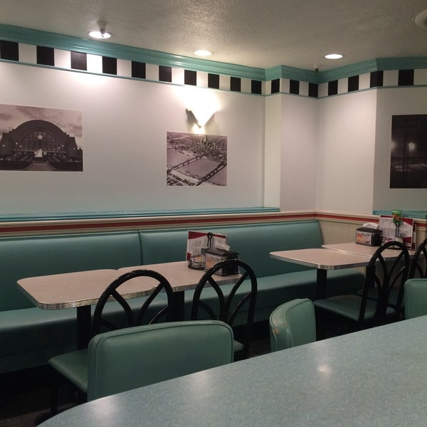 Foto tirada no(a) Hathaway&#39;s Diner por Jilly P. em 2/23/2015