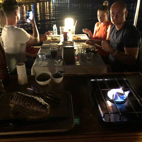 รูปภาพถ่ายที่ Stella Restaurant &amp; Bar โดย Gokay I. เมื่อ 7/28/2018