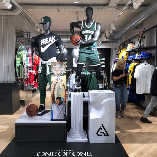 nike store milan