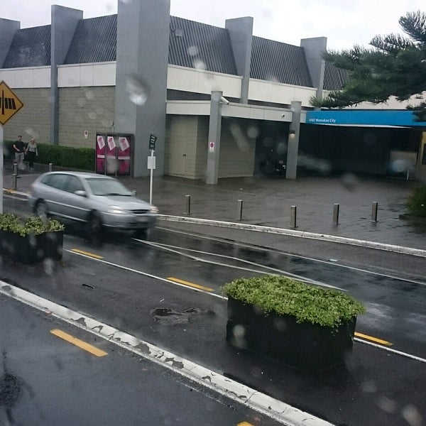 Manukau City Centre bus stop Leyton Way