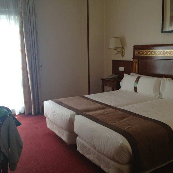 รูปภาพถ่ายที่ Holiday Inn โดย Burcu S. เมื่อ 7/2/2013