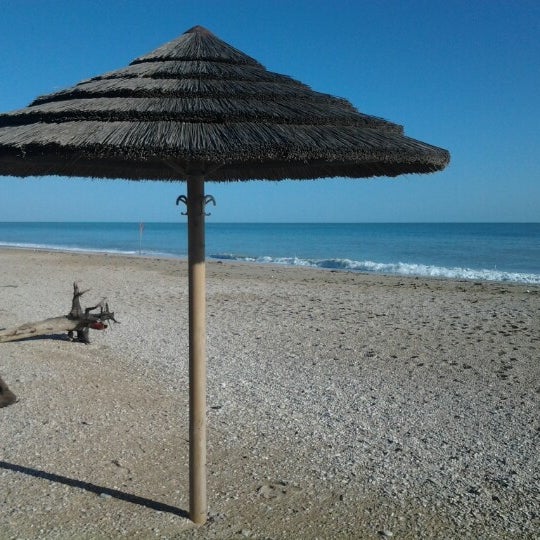 Foto tirada no(a) Raphael Beach ristorante e spiaggia por Adriano G. em 11/2/2012