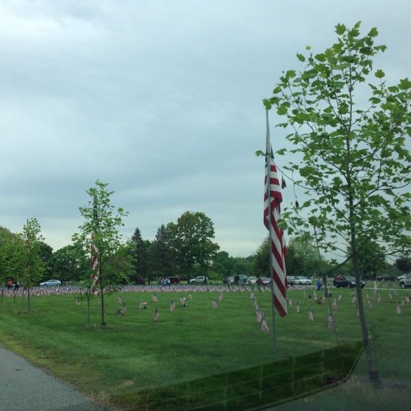 Rhode island veterans cemetery memorial day
