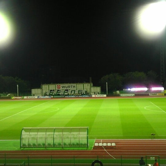 Foto tirada no(a) Стадион Берое (Beroe Stadium) por Plamen V. em 9/22/2013